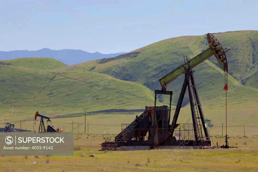 Oil Derricks, San Joaquin Valley, Kern County, California , USA