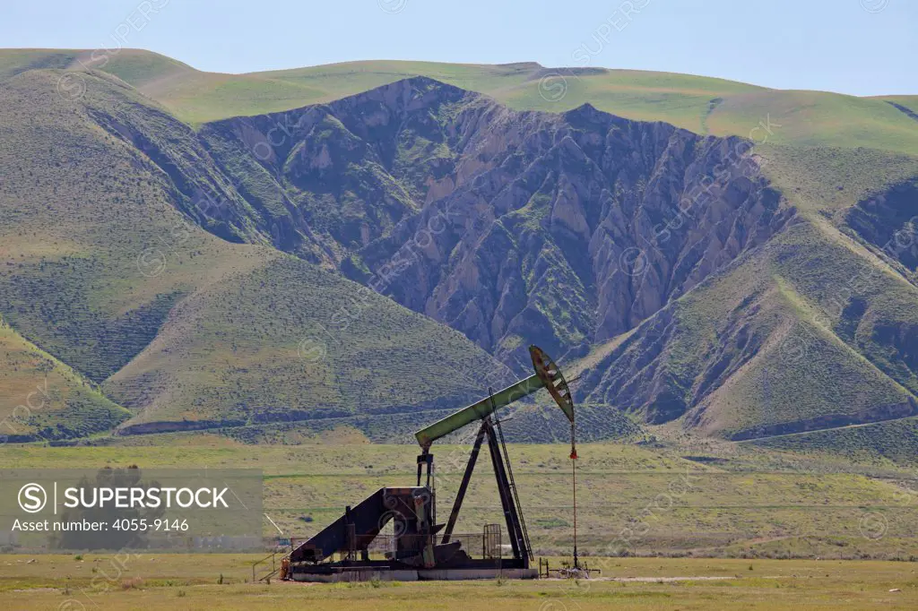 Oil Derricks, San Joaquin Valley, Kern County, California , USA