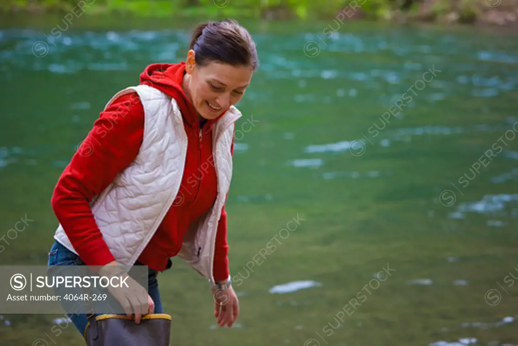 USA, Washington, Vancouver, Smiling woman standing by river