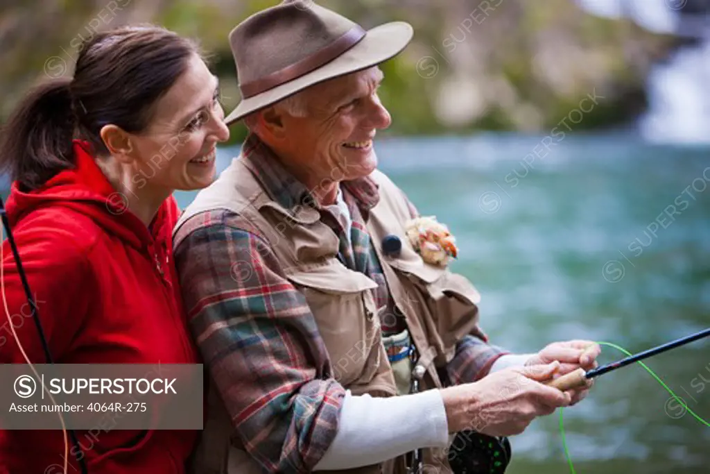 USA, Washington, Vancouver, Smiling couple fishing in river
