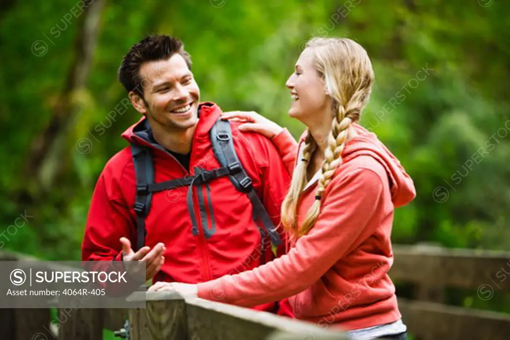 Portland, Oregon, USA, Couple on bridge in forest