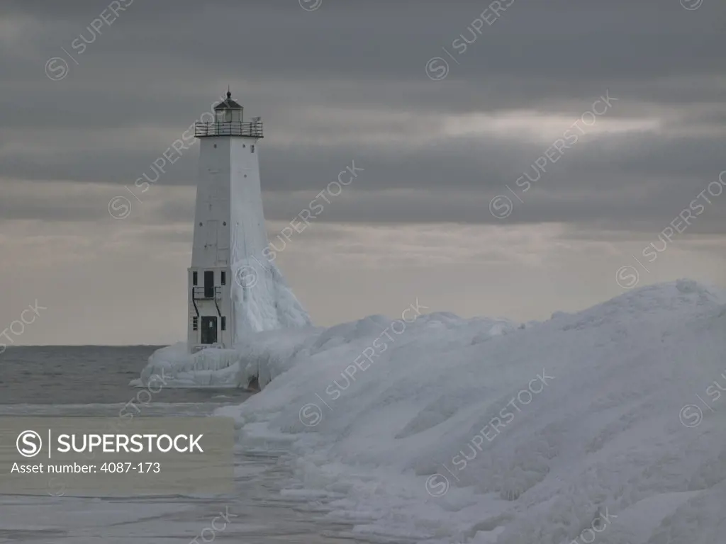 Lighthouse at the lakeside in winter, Frankfort Lighthouse, Lake Michigan, Frankfort, Benzie County, Michigan, USA