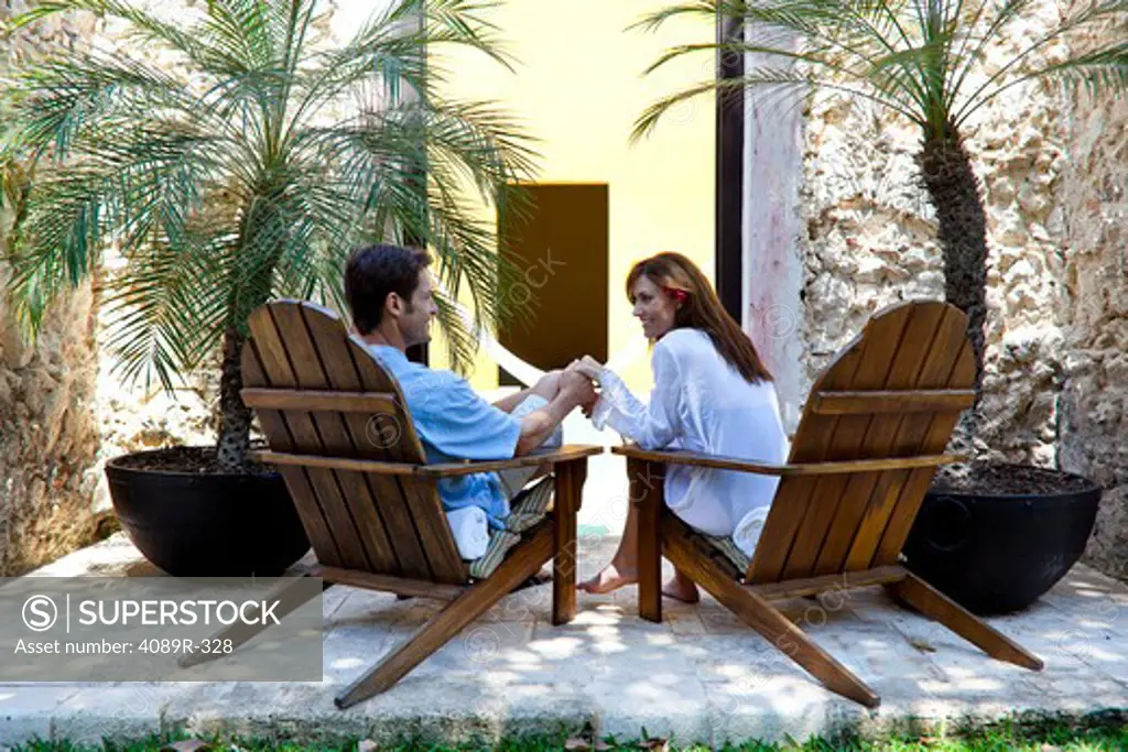 Mexico, Couple relaxing in chairs at resort