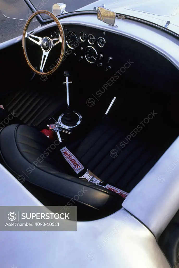 interior Shelby Cobra replica silver 1960s street