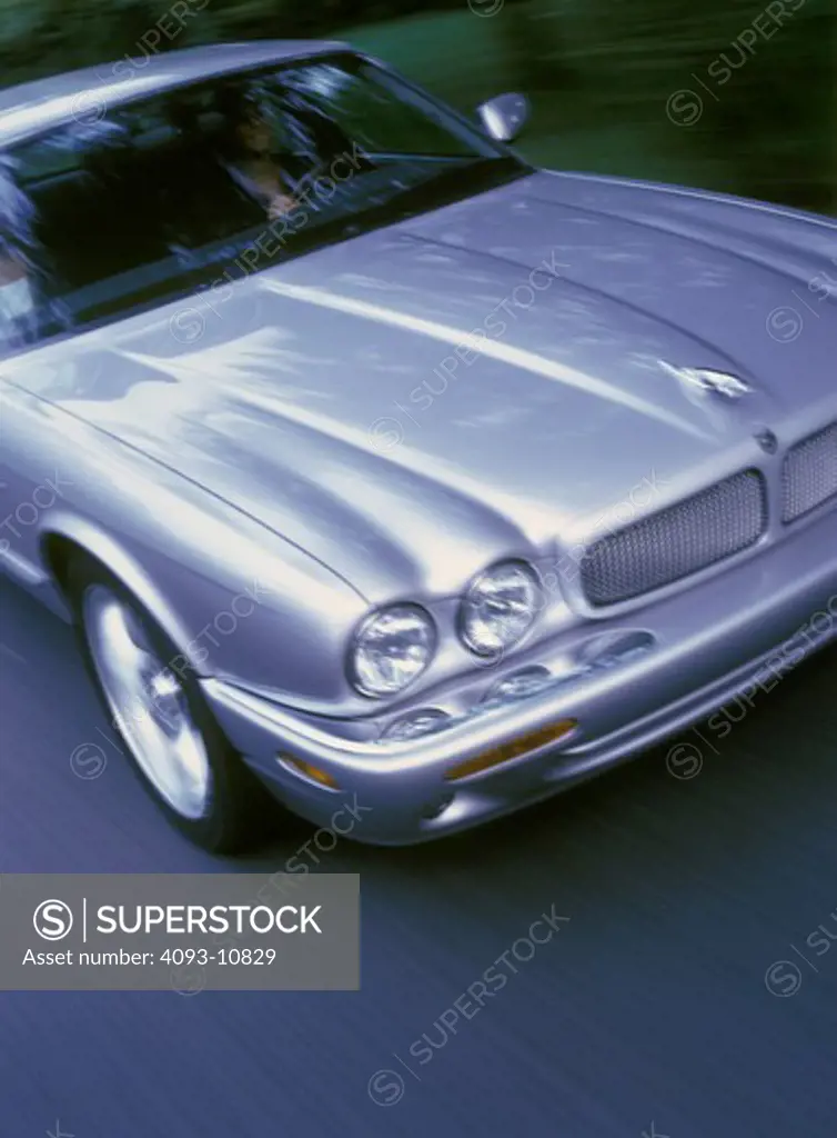 Jaguar XJR 2000 silver street
