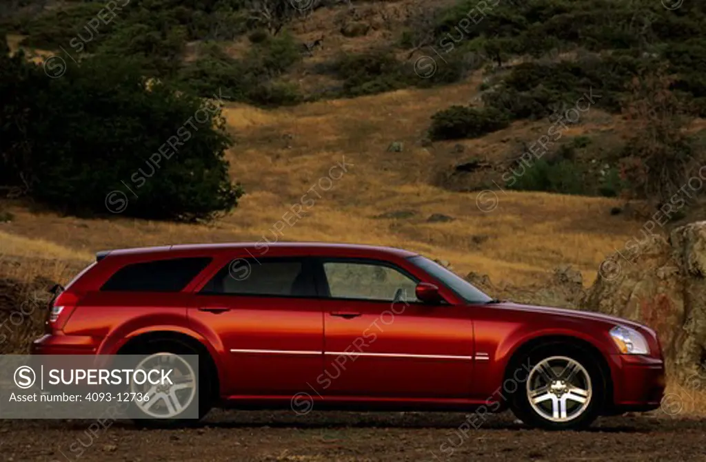 Dodge Magnum 2005 red