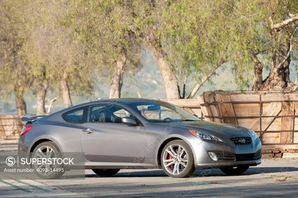 2010 Hyundai Genesis Coupe 2.0T front 7/8