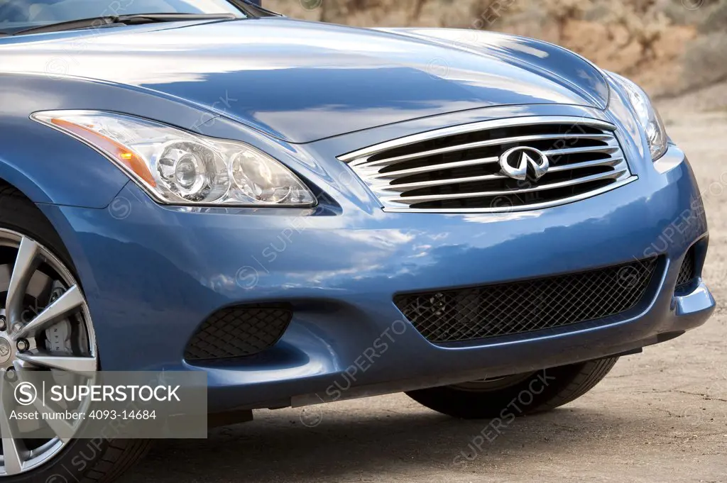 2009 Infiniti G37S front 3/4 grill