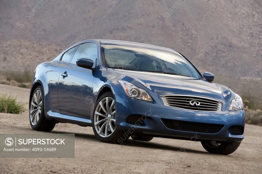 2009 Infiniti G37S on road, front 3/4