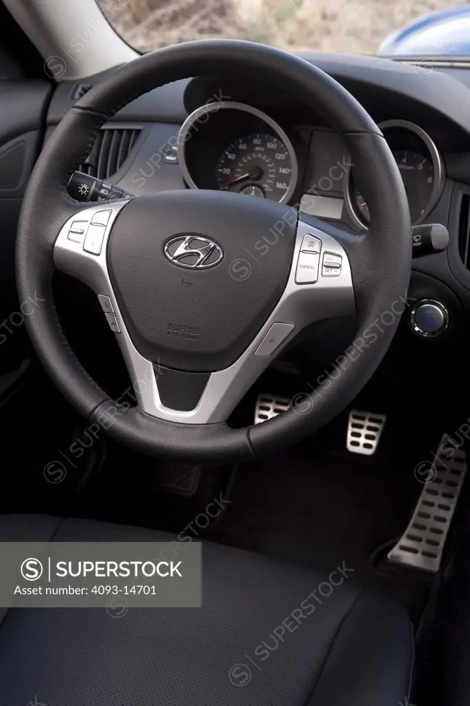 2010 Hyundai Genesis Coupe 3.8 V-6 steering wheel