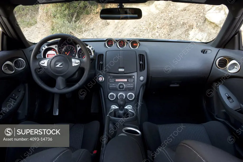 2009 Nissan 370Z interior steering wheel and instrument panel