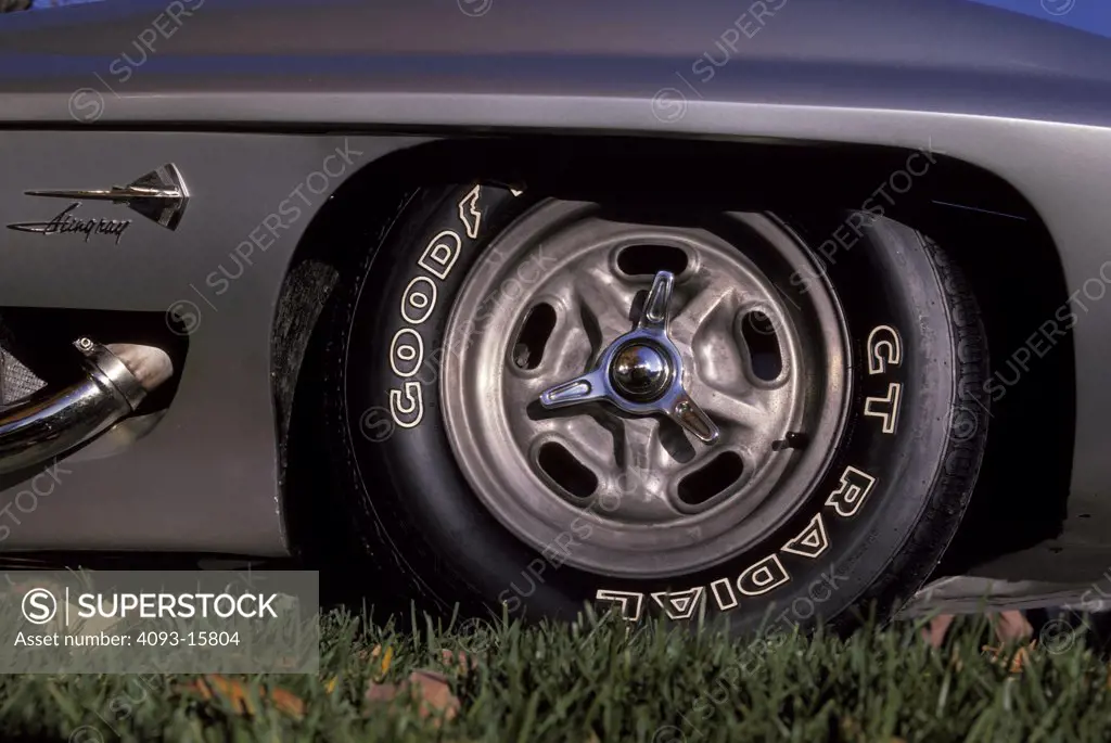 detail Corvette Stingray 1958 1950s silver Chevy wheel fender nomenclature badge logo grass Goodyear tire