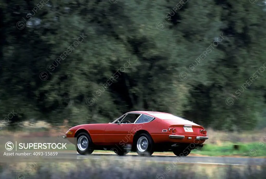 Ferrari 365 GTB/4 Daytona 1971 1970s red street