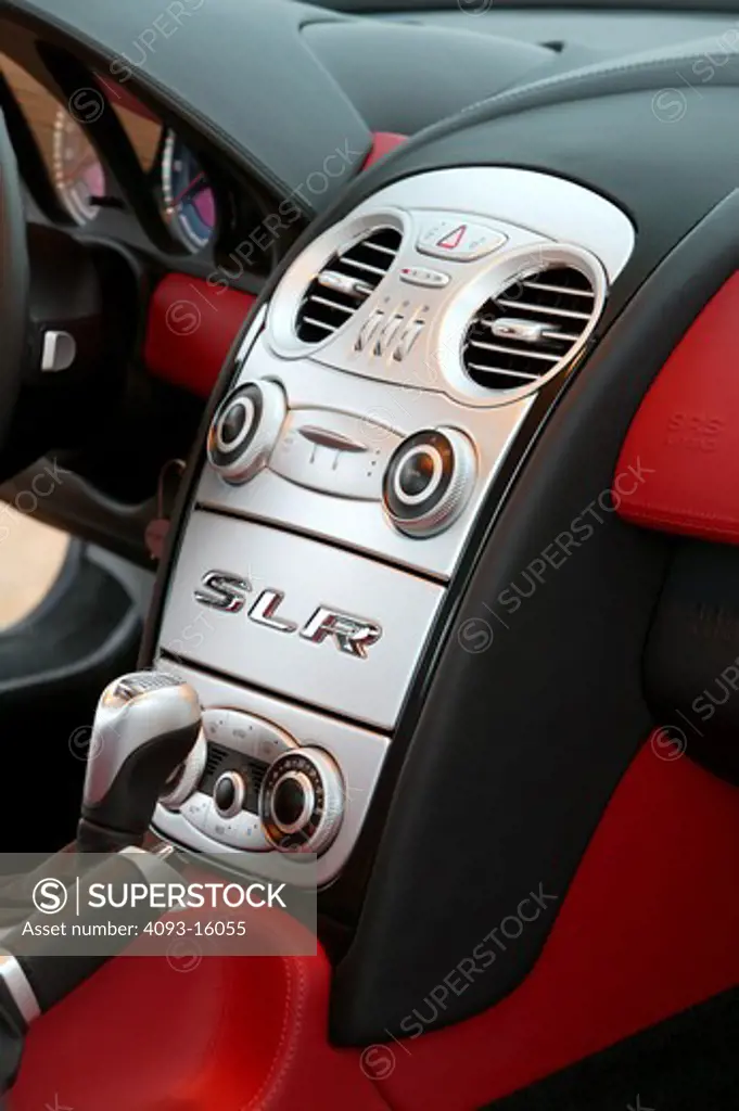 interior Mercedes Benz SLR McLaren 2005 center vents silver gear shift dashboard black red