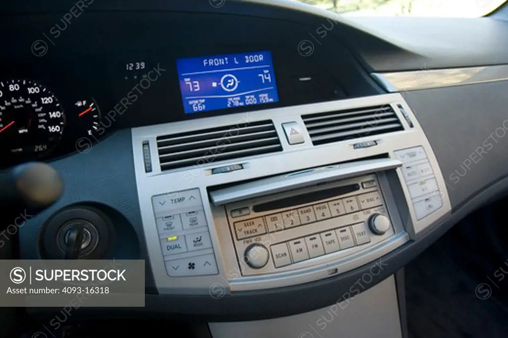 interior Toyota Avalon 2006 gauges nav screen radio buttons silver trim