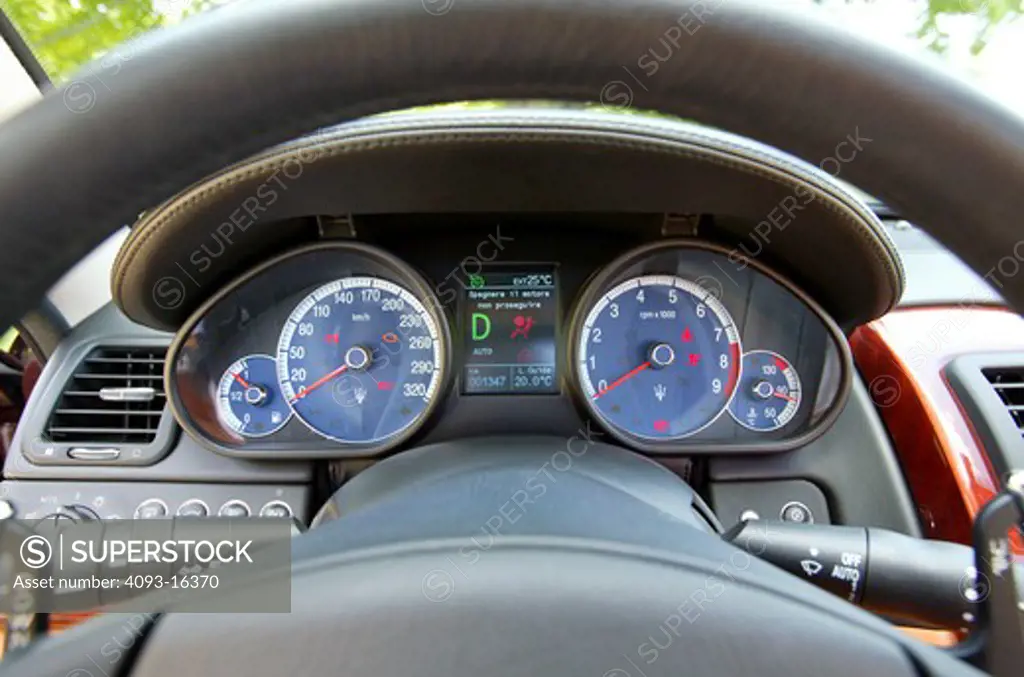interior Maserati Quattroporte 2005 steering wheel gauges tachometer speedometer