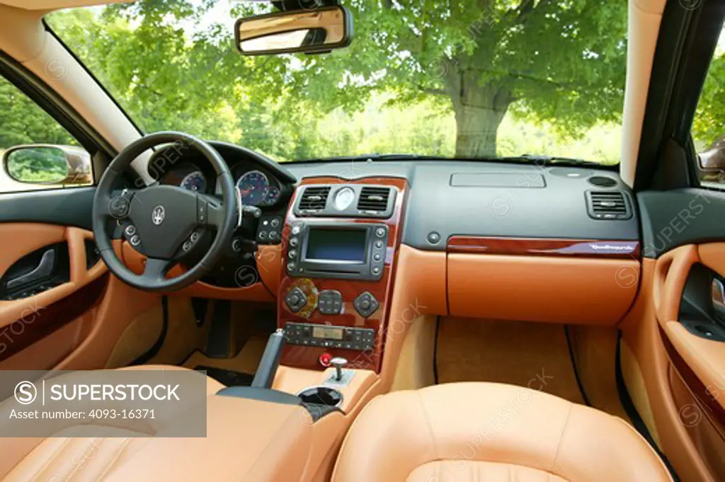interior Maserati Quattroporte 2005 steering wheel tan leather wood trim