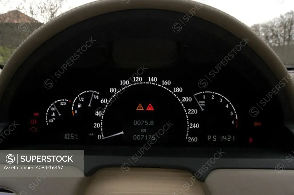 interior Maybach 57 2005 speedometer tachometer