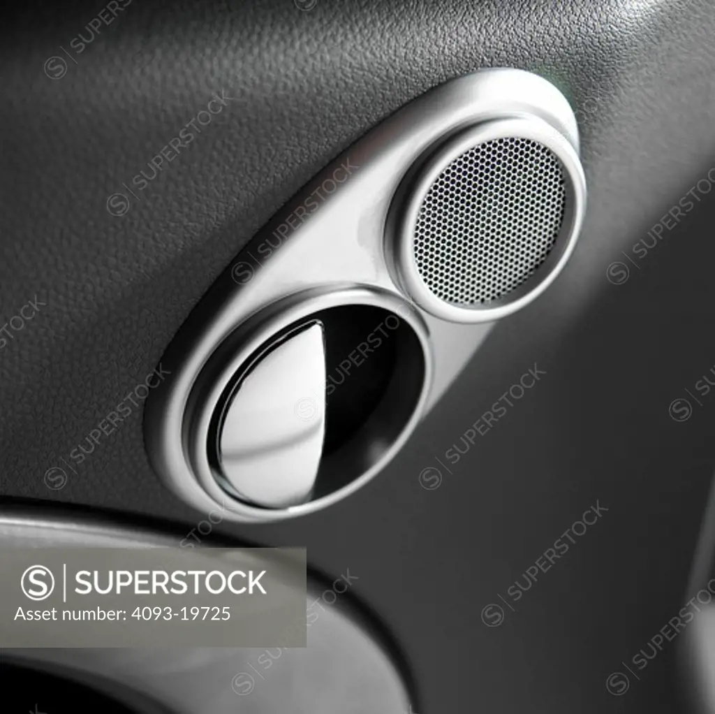 interior detail MINI Cooper S 2003 door handle speaker