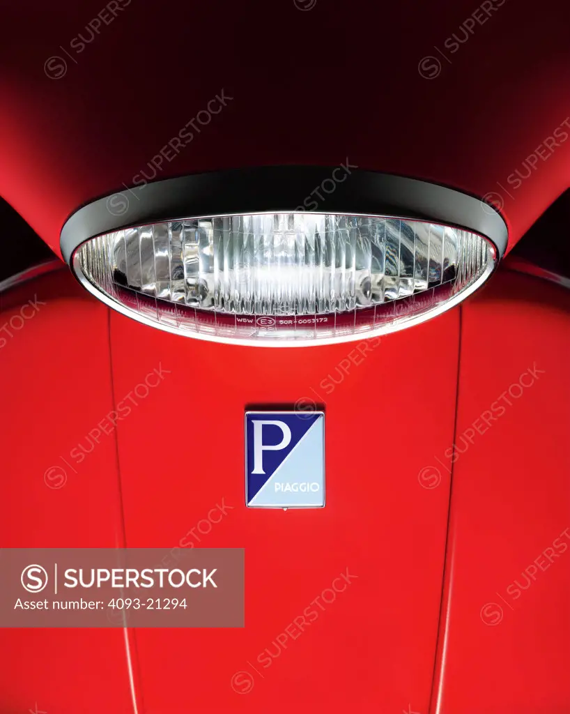 detail Vespa 2002 red headlight Piaggio badge logo