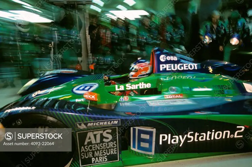 Courage Peugeot green blue team pit stop crew Le Mans