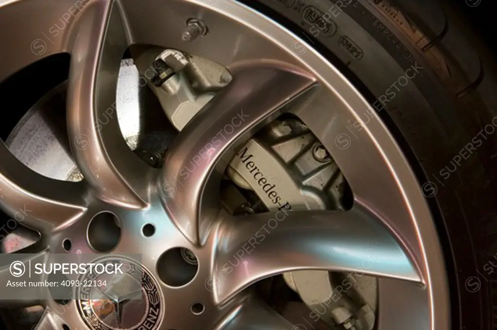 detail Mercedes Benz SLR McLaren 2005 wheel brake caliper