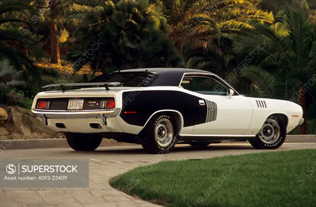 1971 Plymouth Hemi Cuda with Shaker hood scoop white