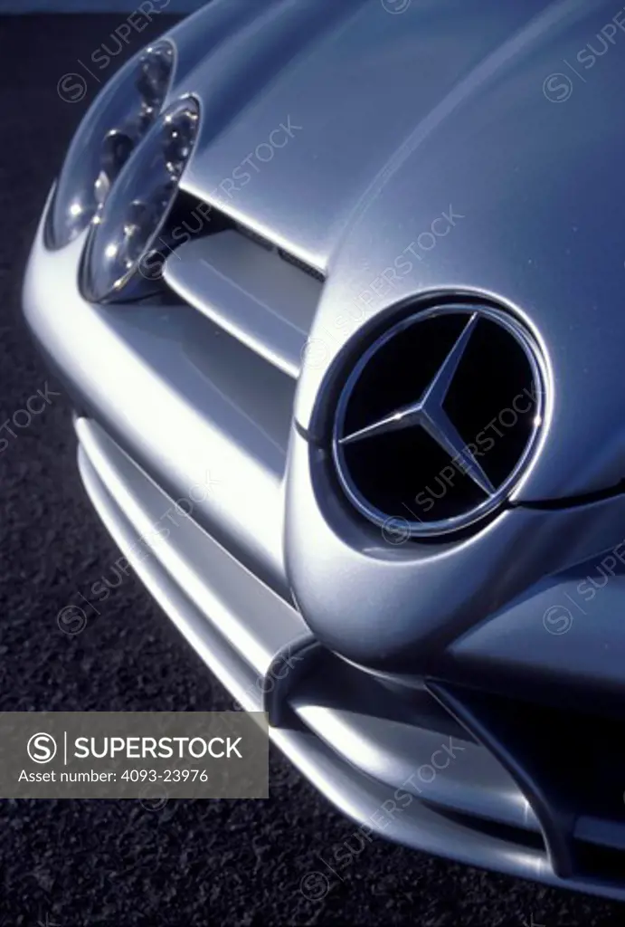 Mercedes Benz SLR McLaren concept show car prototype silver nose detail badge logo street