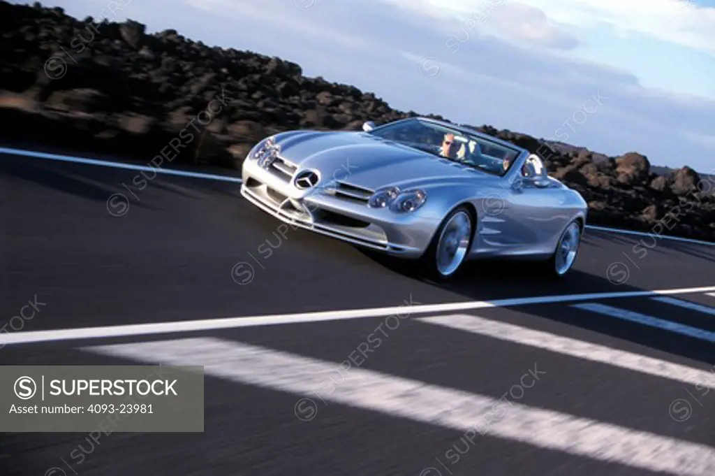 Mercedes Benz SLR McLaren hardtop concept show car prototype silver front 3/4 rocks street