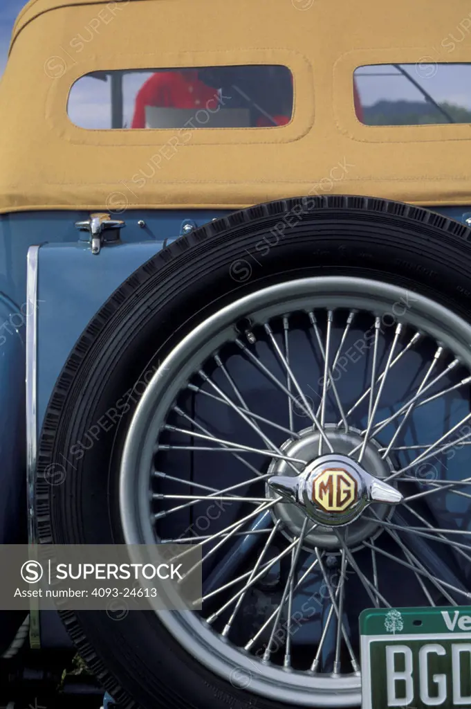 detail MG TC 1940s blue spare tire wire wheel spinner split rear-screen windshield straight on street