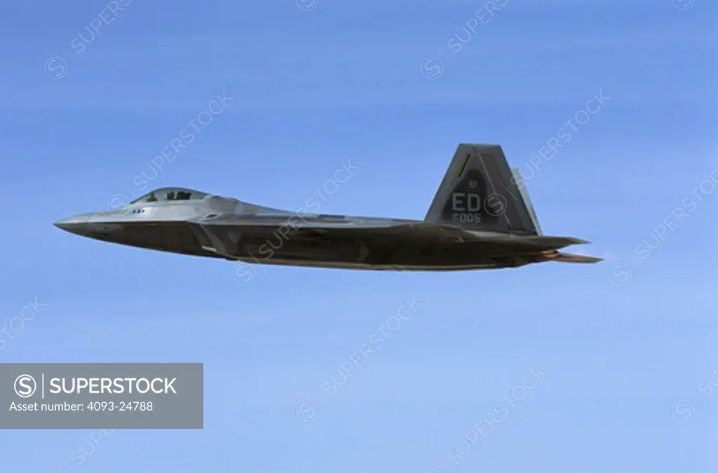 Lockheed F/A-22 (then F-22) Raptor of the Edwards AFB flight test center. Pre-production or early production test aircraft.