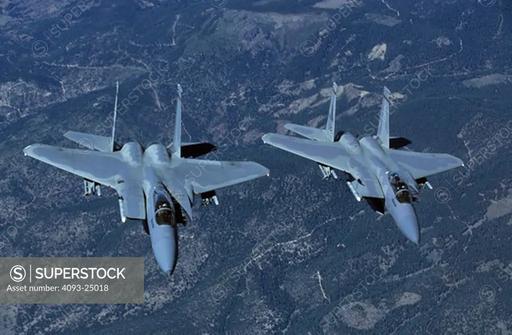 A pair /formation of two US Air Force Boeing F-15C Eagle of the Oregon Air National Guard with missiles / ordnance