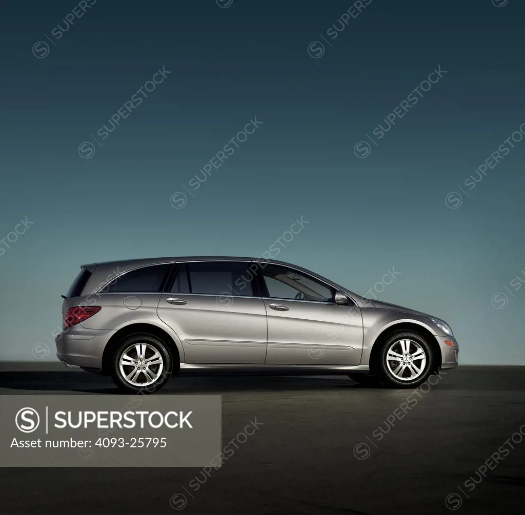 2006 Mercedes Benz R Class Multipurpose Vehicle parked, side view