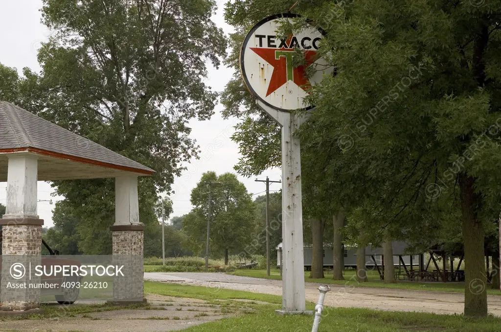 Texaco gas station dead, northeast Iowa