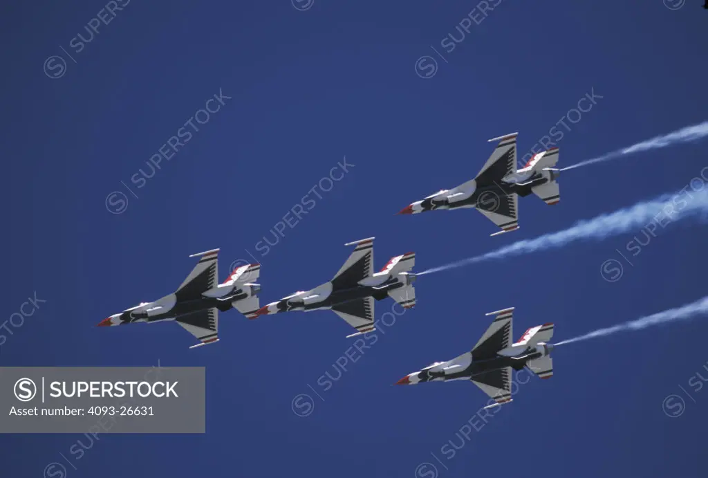 Military Lockheed Martin Jets Fixed Wing Aviat Airplanes Thunderbirds  USAF U.S. Air Force performance flying team air show aerobatic flight demonstration squadron F-16 Fighting Falcon fighter sky formation