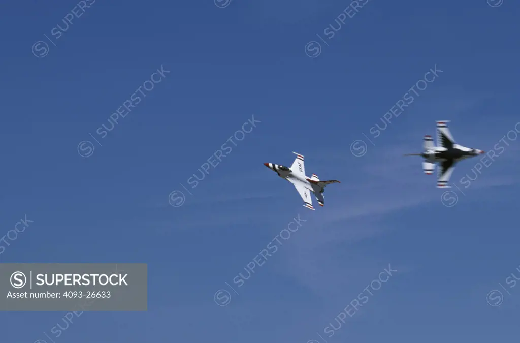 Military Lockheed Martin Jets Fixed Wing Aviat Airplanes Thunderbirds  USAF U.S. Air Force performance flying team air show aerobatic flight demonstration squadron F-16 Fighting Falcon fighter sky