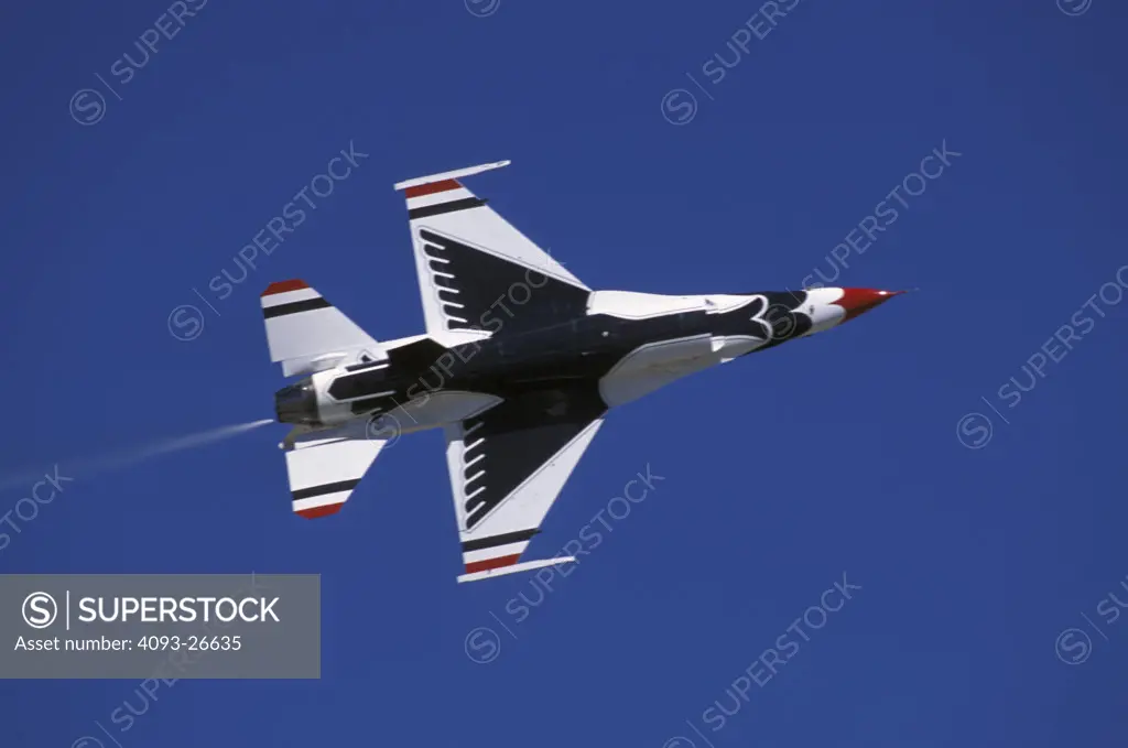 Military Lockheed Martin Jets Fixed Wing Aviat Airplanes Thunderbirds  USAF U.S. Air Force performance flying team air show aerobatic flight demonstration squadron F-16 Fighting Falcon fighter sky