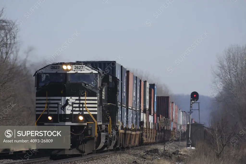 NS2627 Double Stack Train, General Motors EMD SD-70, country setting, MP126, red signal, two engine consist
