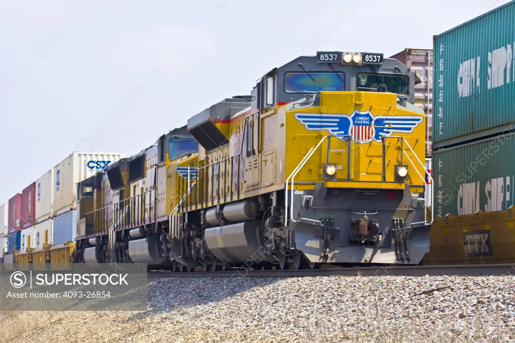 2005 UP8537 Double Stack General Motors EMD SD70ACe, 3 engine consist, on the move