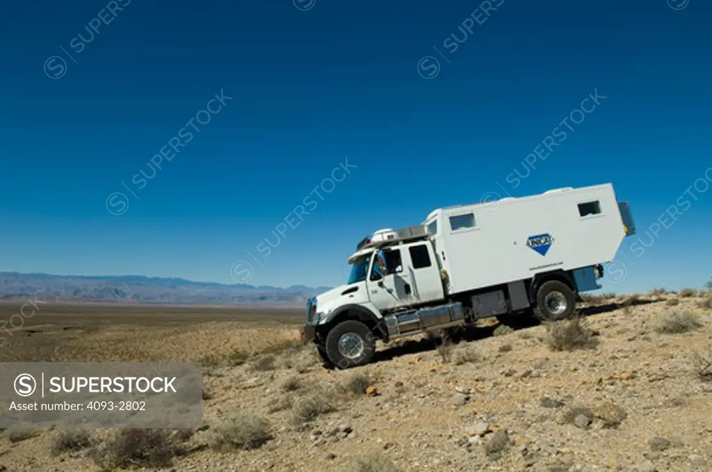 2007 Unicat Amerigo International Family  Expedition Vehicle