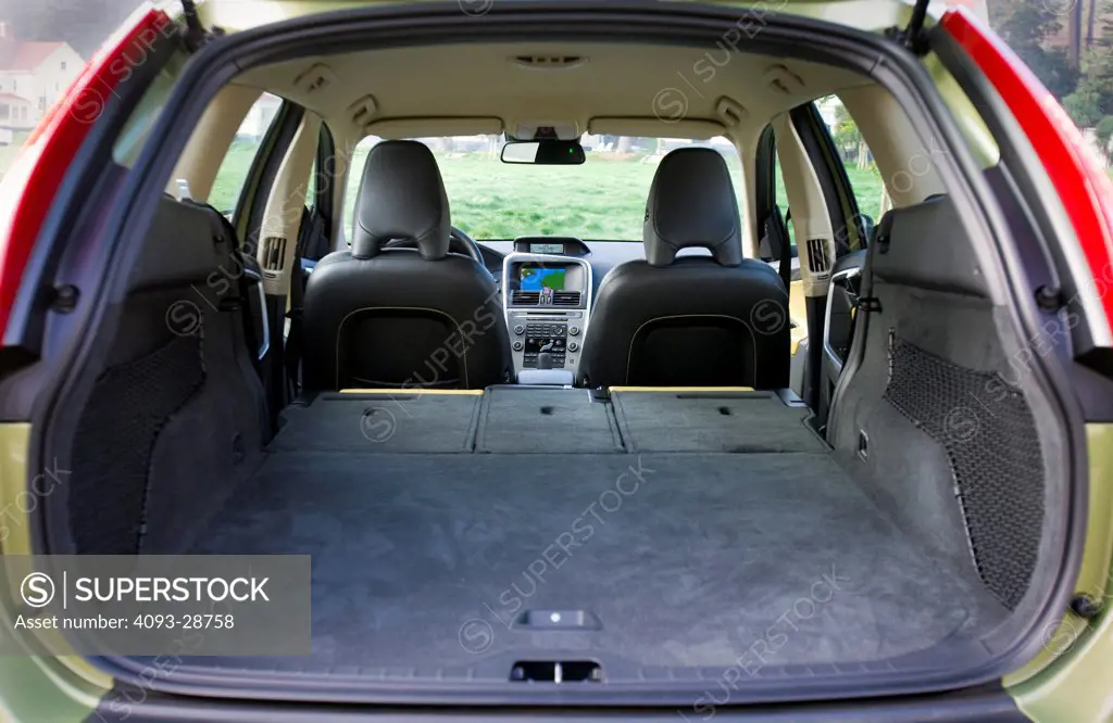 2010 Volvo XC60 interior view of trunk