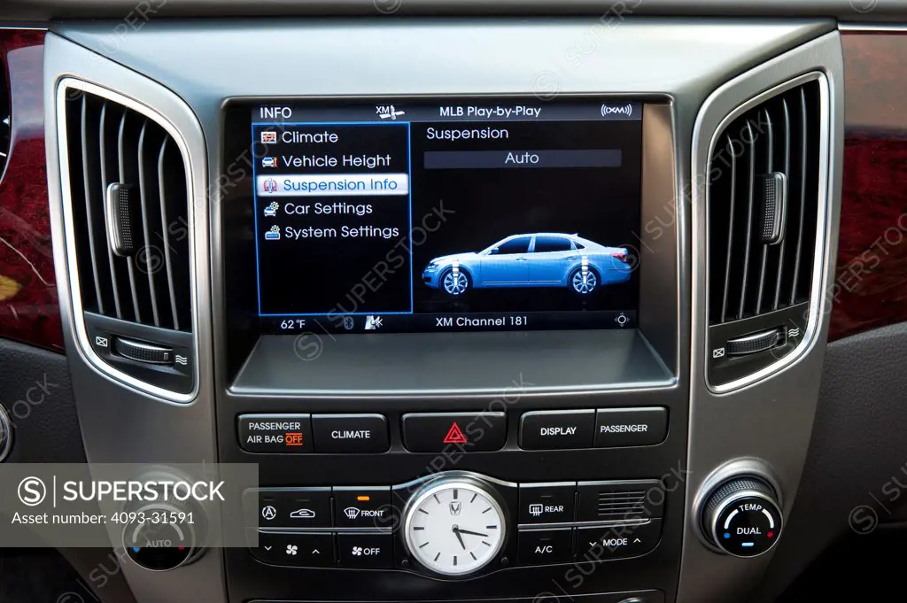 Detail view of the screen of a 2012 Hyundai Equus