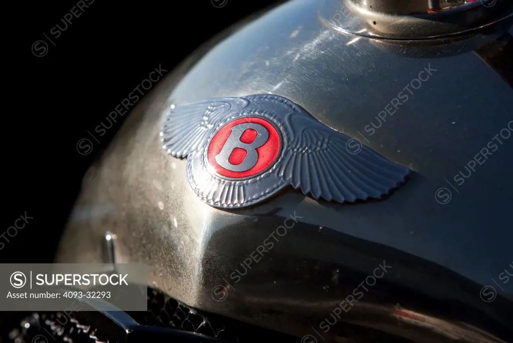 Bentley logo on a vintage,bentley car