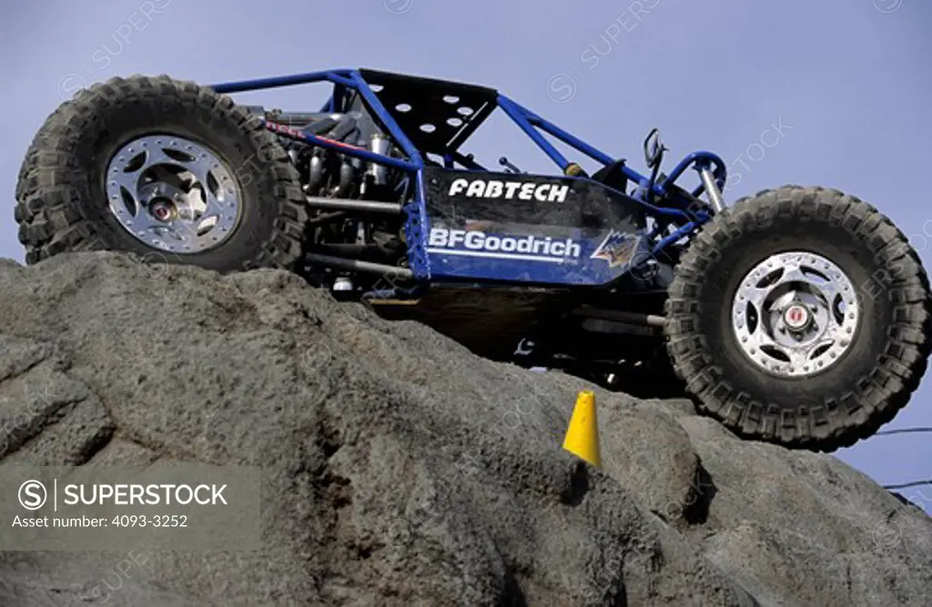 low angle rock crawler roll cage blue
