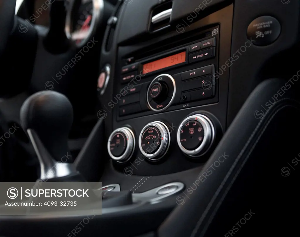 2010 Nissan 370Z Coupe interior view with stereo