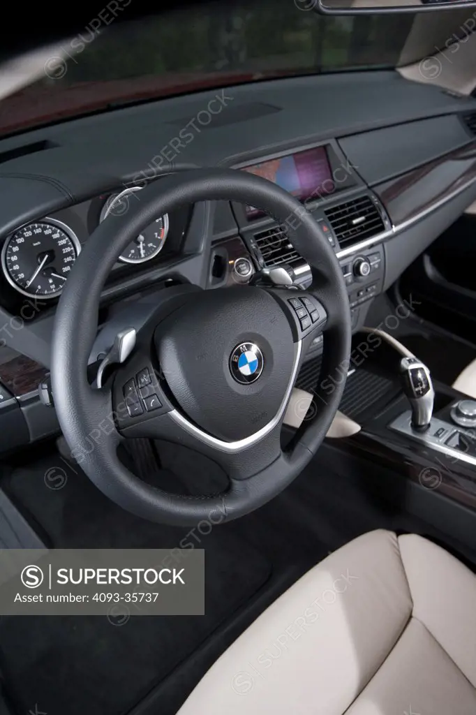 2008 BMW X6 showing the steering wheel, dashboard, center consol and gear shift lever