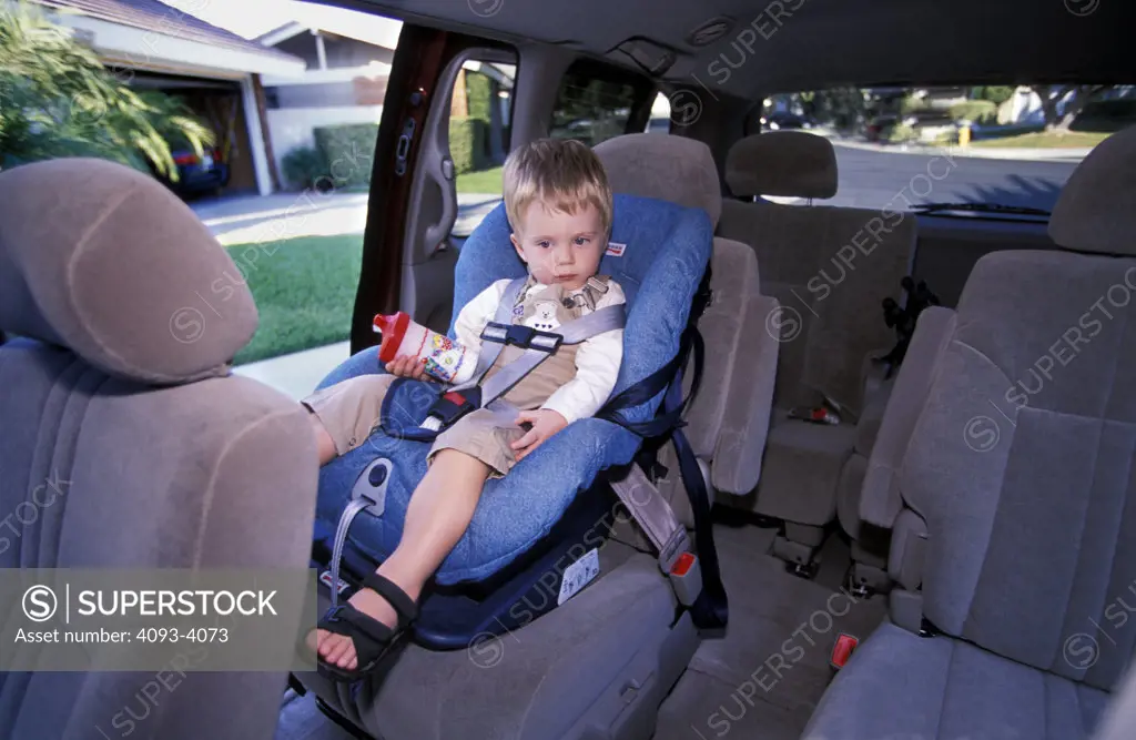 interior detail Toyota Mini Sienna LE 2001 back seat child safety kid boy baby danger hazard