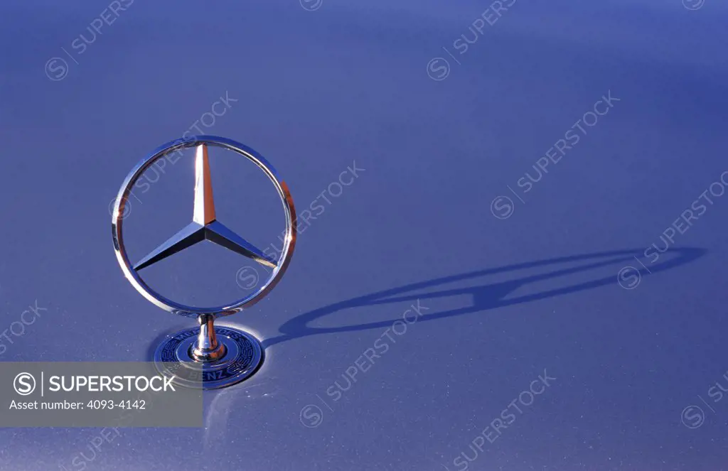 detail Mercedes Benz hood ornament