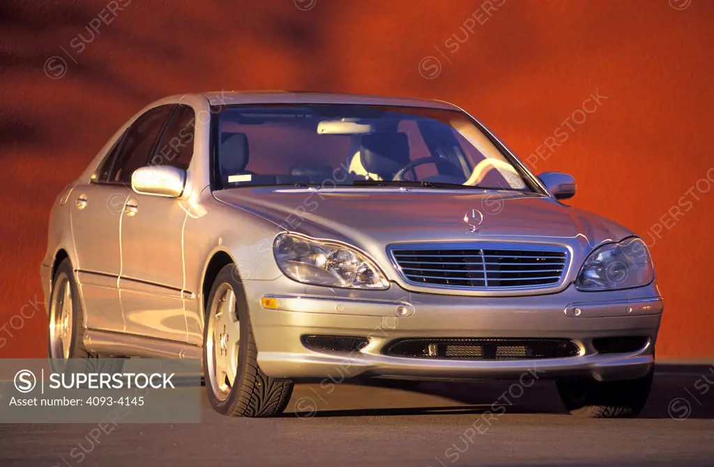 Mercedes Benz S600 S-Class 2001 wall gold city