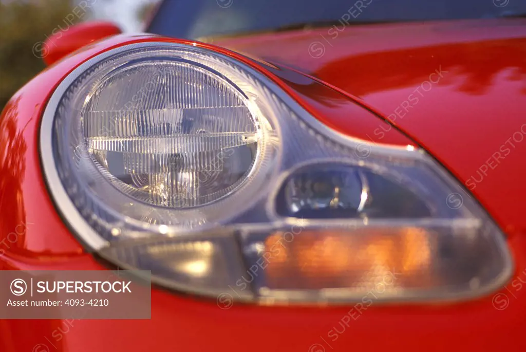 detail Porsche 911 Carrera 4 2001 red headlight head on